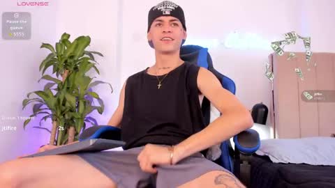 Snapshot of lennercollins_ chatting on May 2026 03:51:01 PM Lenner INDEPENDENT MODEL online show from May 2026 03:51:01 PM