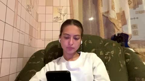 Hellomy name is Natalyits my first day here nice to meet you Give me 50 thumbs ups online show from May 2026 06:03:02 PM