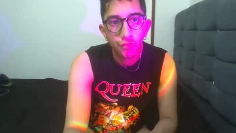 Snapshot of leoh_hades chatting on October 2025 04:08:02 AM Leoh online show from October 2025 04:08:02 AM