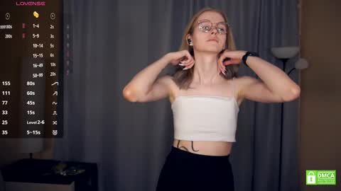 Snapshot of leolakorner chatting on January 2026 07:06:01 PM Hello Im Roxy Im just starting my journey here so lets get acquainted online show from January 2026 07:06:01 PM