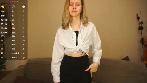 Snapshot of leolakorner chatting on February 2026 07:21:02 PM Hello Im Roxy Im just starting my journey here so lets get acquainted online show from February 2026 07:21:02 PM