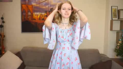 Snapshot of leolakorner chatting on February 2026 04:18:01 PM Hello Im Roxy Im just starting my journey here so lets get acquainted online show from February 2026 04:18:01 PM