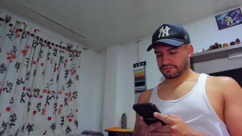 Snapshot of leon__hart chatting on December 2024 11:39:02 PM Leon Hart online show from December 2024 11:39:02 PM