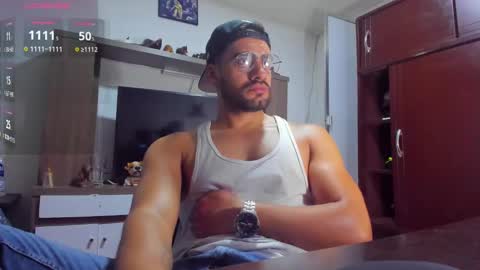 Snapshot of leon__hart chatting on December 2024 01:14:01 AM Leon Hart online show from December 2024 01:14:01 AM