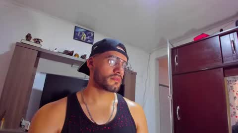 Snapshot of leon__hart chatting on December 2024 09:00:02 PM Leon Hart online show from December 2024 09:00:02 PM