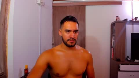 Snapshot of leon__hart chatting on February 2025 10:28:02 PM Leon Hart online show from February 2025 10:28:02 PM