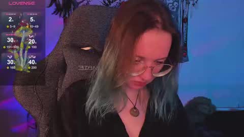 Snapshot of leona_nick chatting on December 2024 08:33:02 PM leona online show from December 2024 08:33:02 PM