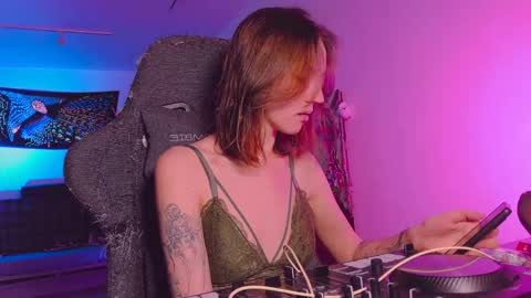 Snapshot of leona_nick chatting on February 2026 03:15:02 PM leona online show from February 2026 03:15:02 PM