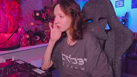 Snapshot of leona_nick chatting on February 2026 03:57:01 PM leona online show from February 2026 03:57:01 PM