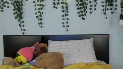 Leona online show from June 2026 06:45:01 PM