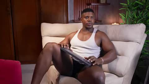 Snapshot of leonardo_jones1 chatting on October 2025 01:02:02 AM Leandro jones online show from October 2025 01:02:02 AM