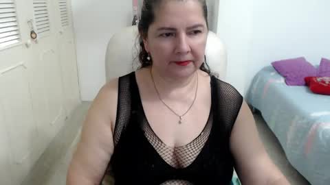 leonela   online show from April 2026 11:35:02 PM