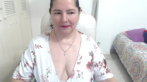 leonela   online show from May 2026 01:00:01 AM