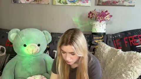 Mia online show from July 2026 08:49:02 AM