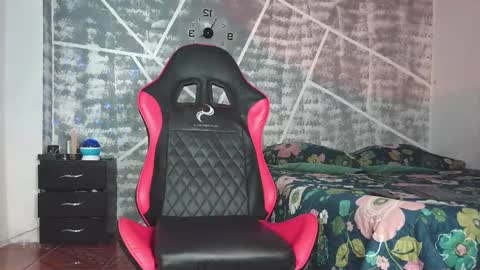 Snapshot of leonidas_k18 chatting on September 2025 04:19:01 PM ANDRES online show from September 2025 04:19:01 PM