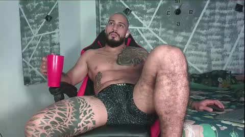 Snapshot of leonidas_k18 chatting on December 2025 03:33:01 AM ANDRES online show from December 2025 03:33:01 AM