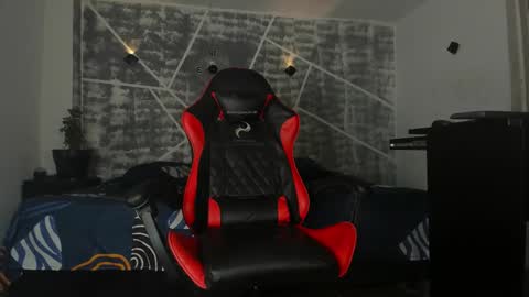 Snapshot of leonidas_k18 chatting on February 2026 12:48:02 AM ANDRES online show from February 2026 12:48:02 AM