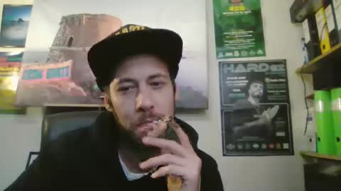 Snapshot of leonidascum chatting on December 2025 12:58:01 PM leonidascum online show from December 2025 12:58:01 PM