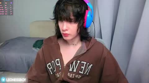 leonkissboy online show from June 2026 06:50:01 PM