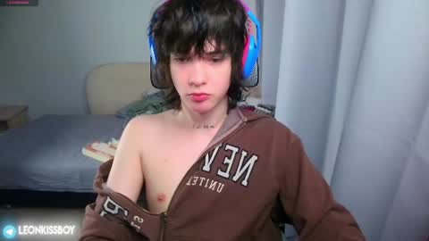 leonkissboy online show from June 2026 12:35:02 AM