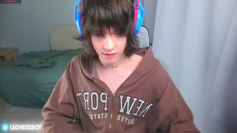 leonkissboy online show from June 2026 12:37:01 PM