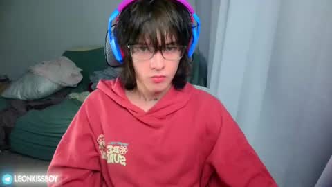 leonkissboy online show from June 2026 05:28:01 PM
