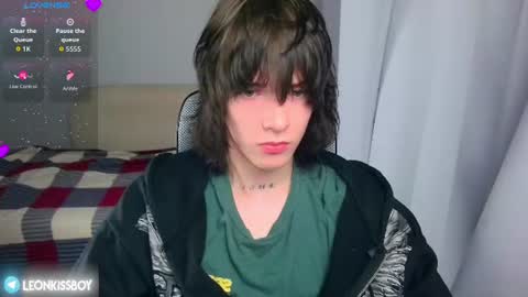 leonkissboy online show from July 2026 04:35:02 PM