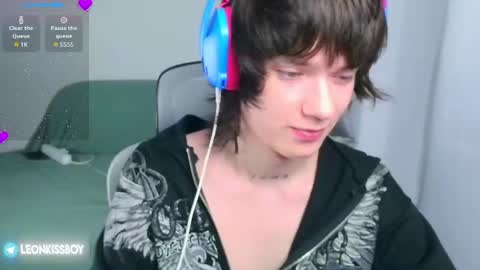 leonkissboy online show from July 2026 06:17:02 AM