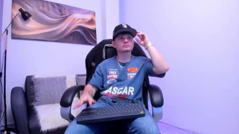 Leo  online show from November 2025 04:11:02 AM