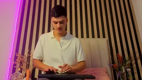 leotease online show from June 2026 07:19:02 PM