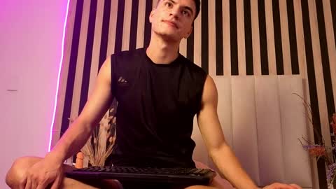 leotease online show from June 2026 07:42:01 PM