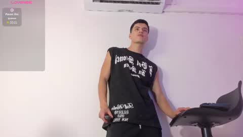 leotease online show from June 2026 07:12:02 PM