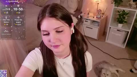 Nicole Moore online show from December 2025 03:19:01 PM