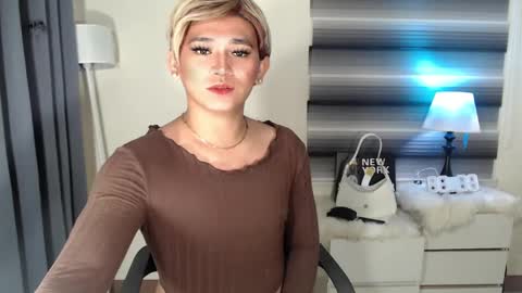 Snapshot of lesleyanderson chatting on December 2024 03:43:01 AM Pat online show from December 2024 03:43:01 AM