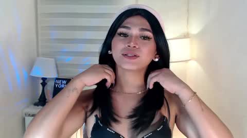 Snapshot of lesleyanderson chatting on January 2025 06:01:02 PM Pat online show from January 2025 06:01:02 PM