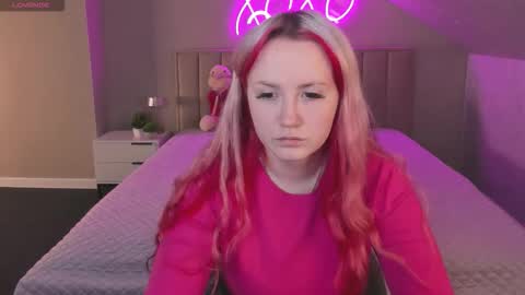 Snapshot of leslie_bell chatting on November 2025 01:22:01 AM Joyce online show from November 2025 01:22:01 AM