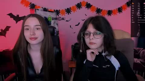 Snapshot of leslie_bird chatting on October 2025 08:57:02 AM leslie_bird online show from October 2025 08:57:02 AM