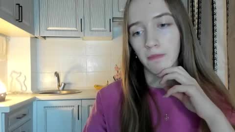  LESLIE   online show from November 2025 08:09:01 PM