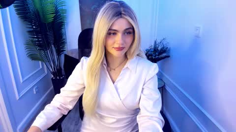 lesliemineg online show from September 2025 11:57:01 AM