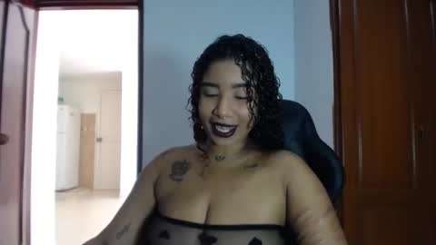 lesly online show from February 2025 07:48:02 PM