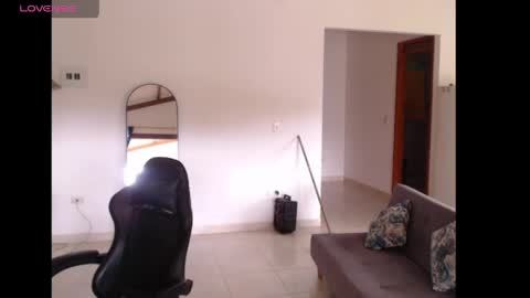 lesly online show from May 2026 07:43:01 PM