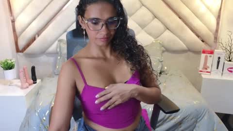 Snapshot of leslyflorez chatting on January 2025 11:26:01 PM Lesly online show from January 2025 11:26:01 PM