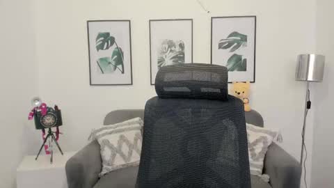 Snapshot of leslyflorez chatting on February 2025 08:07:02 PM Lesly online show from February 2025 08:07:02 PM