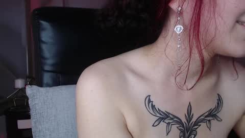 Snapshot of lessboobs_gh chatting on December 2024 03:52:01 PM Less online show from December 2024 03:52:01 PM