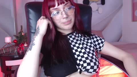 Snapshot of lessboobs_gh chatting on December 2024 03:02:02 PM Less online show from December 2024 03:02:02 PM