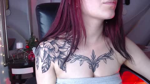 Snapshot of lessboobs_gh chatting on December 2024 03:55:01 PM Less online show from December 2024 03:55:01 PM