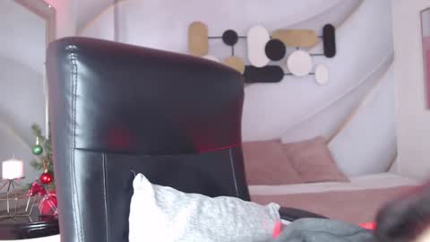 Snapshot of lessboobs_gh chatting on December 2024 11:23:02 AM Less online show from December 2024 11:23:02 AM