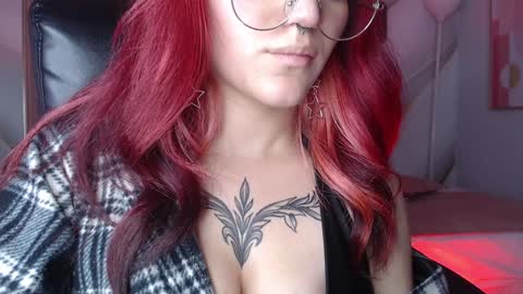 Snapshot of lessboobs_gh chatting on January 2025 05:59:01 PM Less online show from January 2025 05:59:01 PM