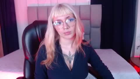 Snapshot of lessboobs_gh chatting on February 2025 11:54:01 AM Less online show from February 2025 11:54:01 AM