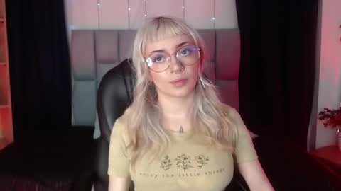 Snapshot of lessboobs_gh chatting on February 2025 11:20:01 AM Less online show from February 2025 11:20:01 AM